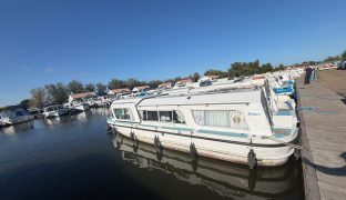 Alphacraft 32 - Bittern - 6 Berth Inland cruiser 