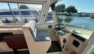 Alphacraft 32 - Bittern - 6 Berth Inland cruiser 