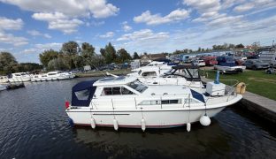 Princess 33 - Eva's Mist - 6 Berth Semi-displacement motor cruiser