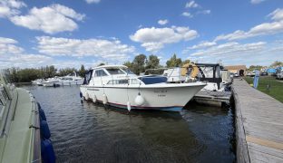 Princess 33 - Eva's Mist - 6 Berth Semi-displacement motor cruiser