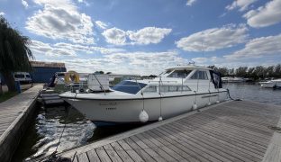 Princess 33 - Eva's Mist - 6 Berth Semi-displacement motor cruiser