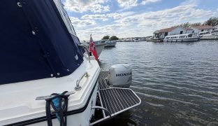 Princess 33 - Eva's Mist - 6 Berth Semi-displacement motor cruiser