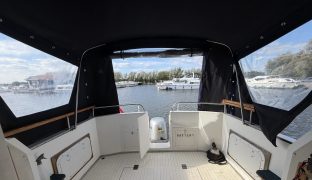 Princess 33 - Eva's Mist - 6 Berth Semi-displacement motor cruiser