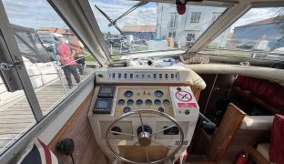 Princess 33 - Eva's Mist - 6 Berth Semi-displacement motor cruiser