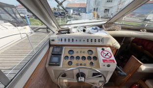 Princess 33 - Eva's Mist - 6 Berth Semi-displacement motor cruiser