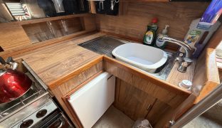 Princess 33 - Eva's Mist - 6 Berth Semi-displacement motor cruiser