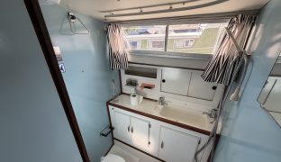 Princess 33 - Eva's Mist - 6 Berth Semi-displacement motor cruiser