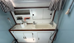 Princess 33 - Eva's Mist - 6 Berth Semi-displacement motor cruiser