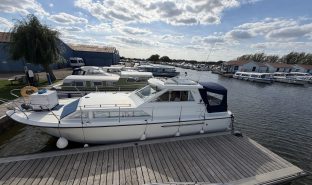 Princess 33 - Eva's Mist - 6 Berth Semi-displacement motor cruiser