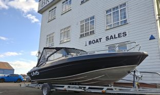 UMS 655DC - Rugged, high-performance 6.5-meter dual-console (DC) aluminum boat built for both leisure cruising and serious fishing