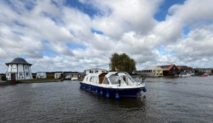 Alphacraft 31 - Burehaven - 4 Berth Inland cruiser 