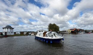 Alphacraft 31 - Burehaven - 4 Berth Inland cruiser 