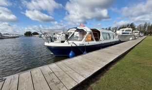 Alphacraft 31 - Burehaven - 4 Berth Inland cruiser 