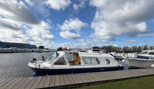 Alphacraft 31 - Burehaven - 4 Berth Inland cruiser 
